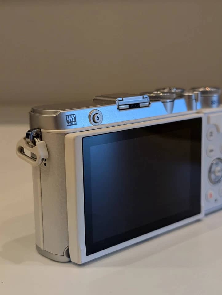 Olympus PEN E-P7 Digital Cameras Silver Used - Good Body Only
