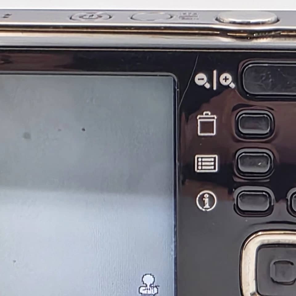 Kodak Easy Share Mini M200 Digital Cameras Red For parts or not working Body Only