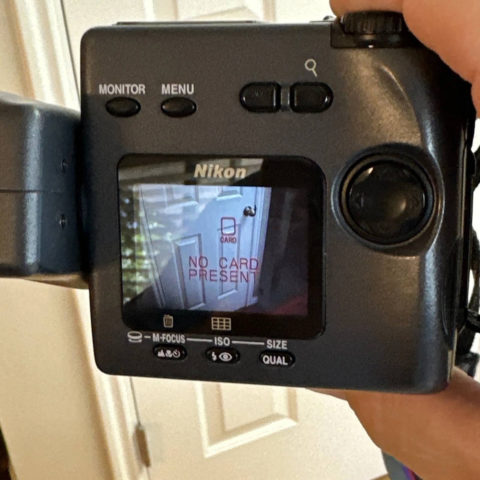 Nikon COOLPIX 990 Digital Cameras Black Used - Good Body Only