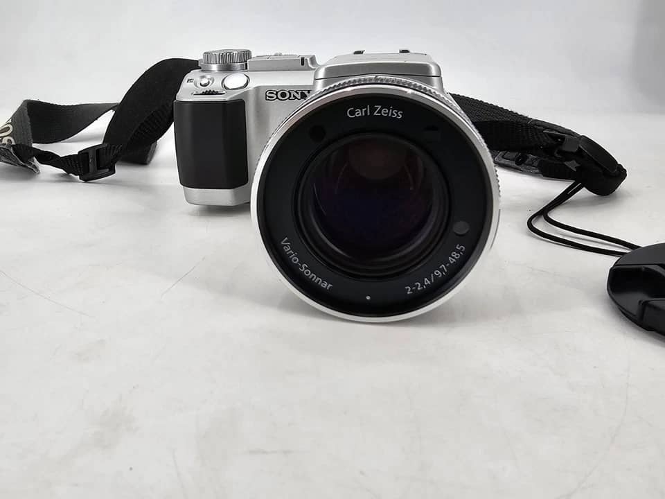 Sony DSC-F717 Digital Cameras Silver New Body Only