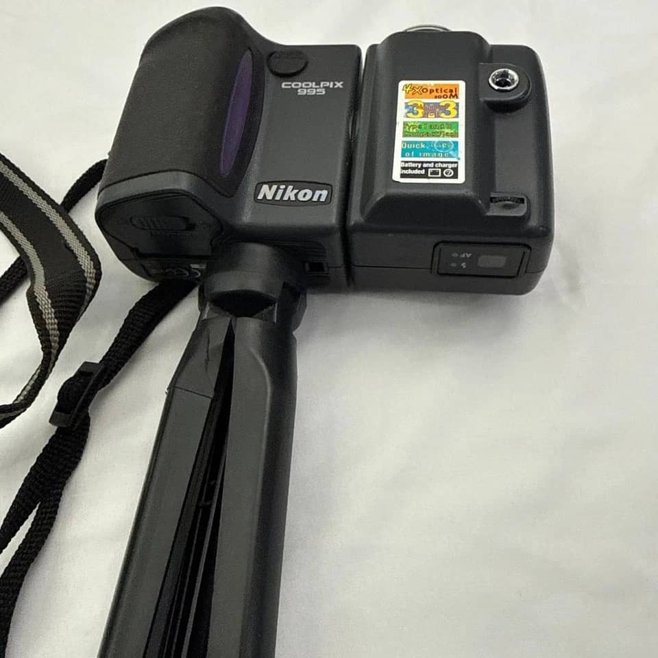 Nikon COOLPIX 995 Digital Cameras Black For parts or not working Body Only