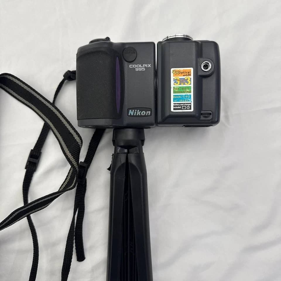 Nikon COOLPIX 995 Digital Cameras Black For parts or not working Body Only