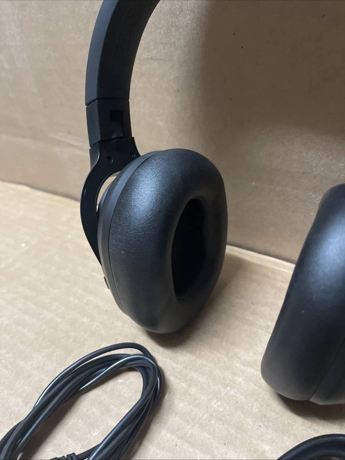 Belkin SoundForm Isolate Headphones & Earbuds Sand New