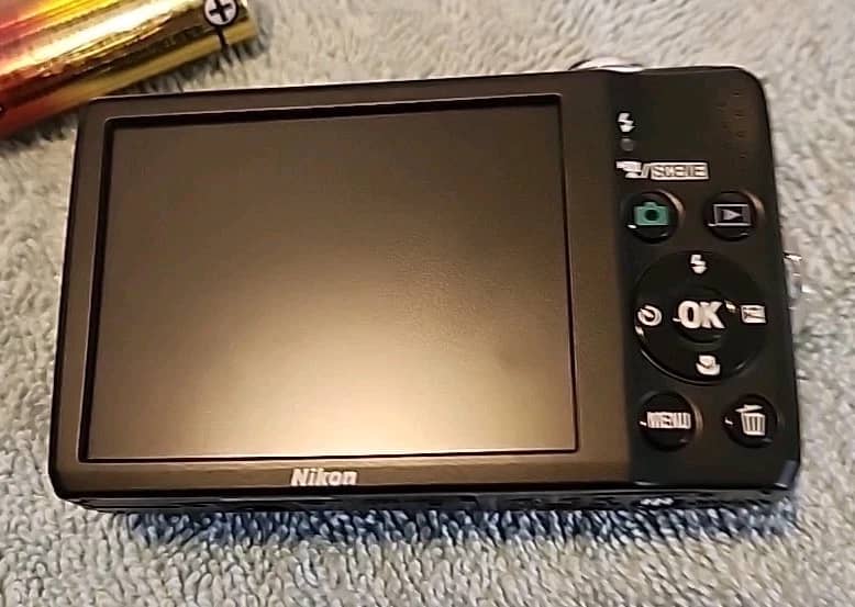 Nikon COOLPIX L22 Digital Cameras Silver New Body Only