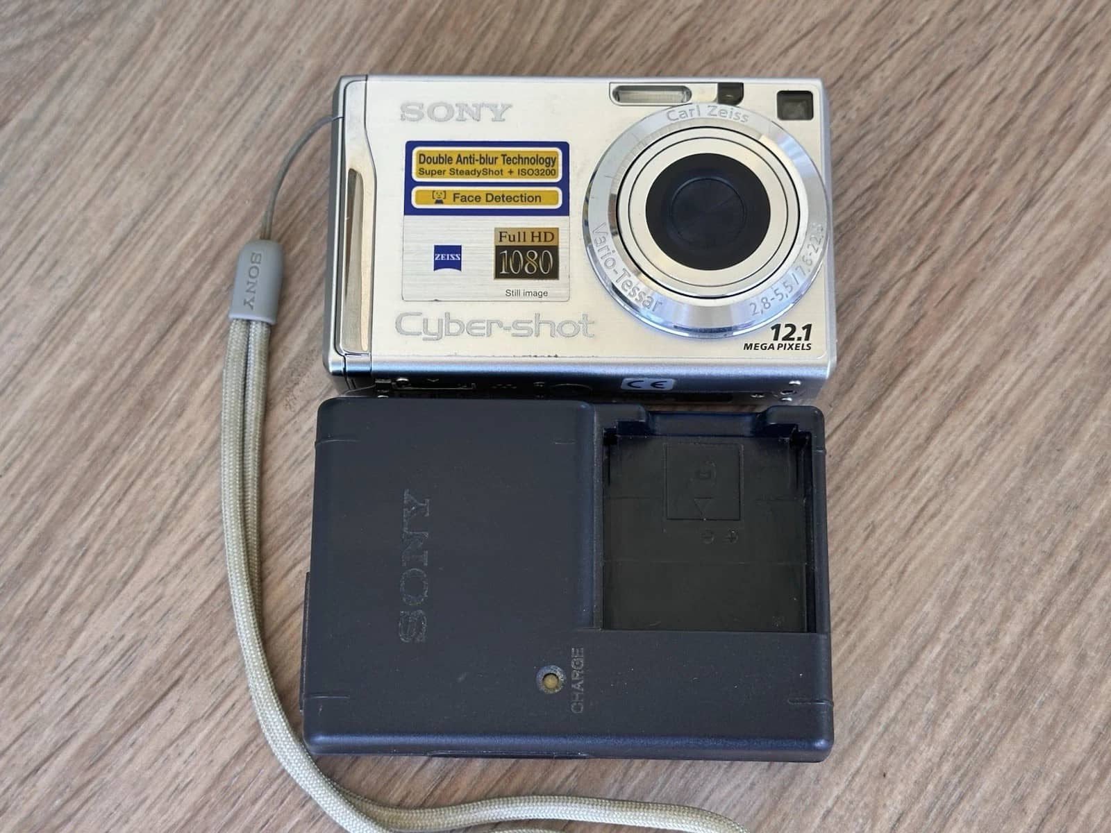 Sony Cyber-shot DSC-W200 Digital Cameras Silver New Body Only