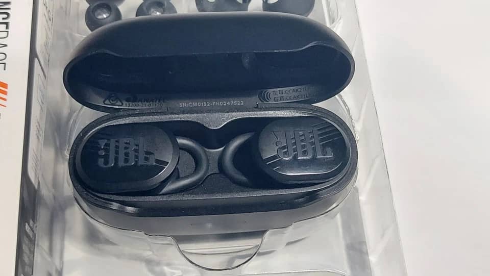 JBL ENDURANCE RACE Headphones & Earbuds Black New