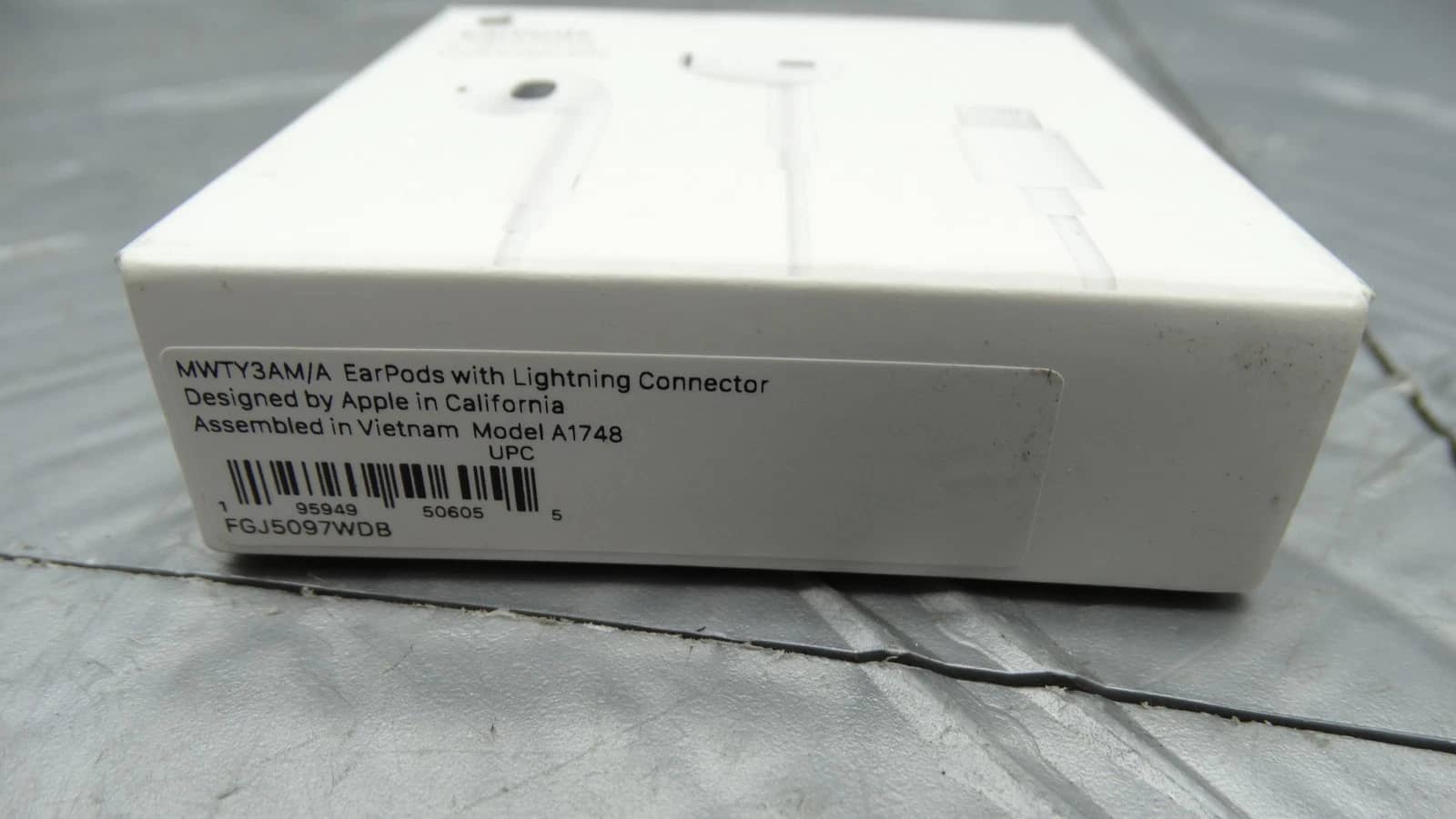 Apple A1748 Headphones & Earbuds White New