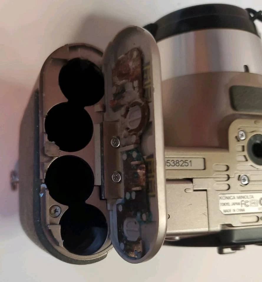 Minolta DiMAGE Z6 Digital Cameras Silver Open-Box Excellent