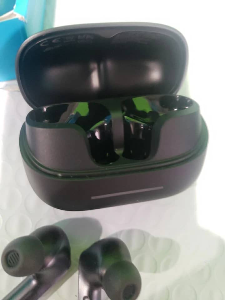 JLab Epic Pods Headphones & Earbuds Black New