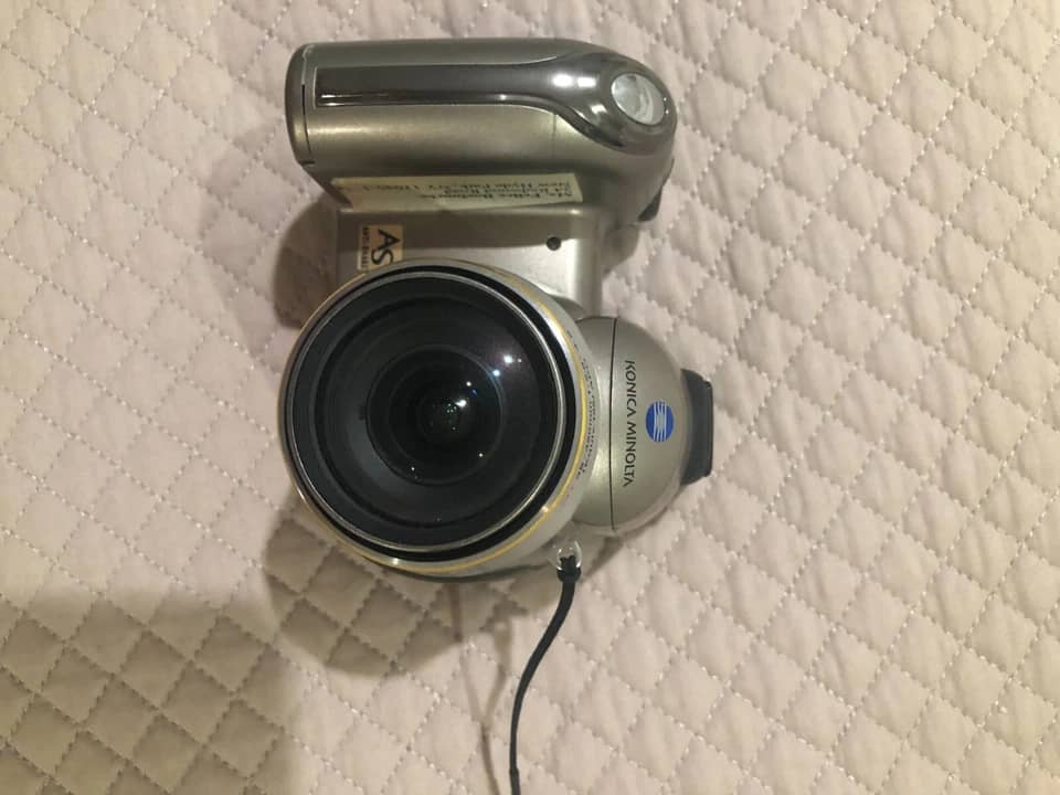 Minolta DiMAGE Z6 Digital Cameras