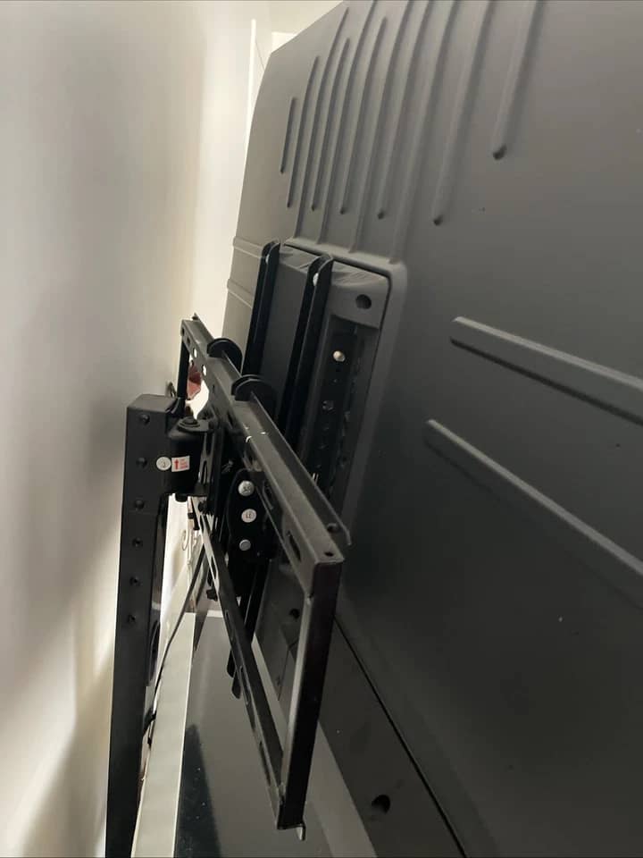 Roku 55R8F5 TVs