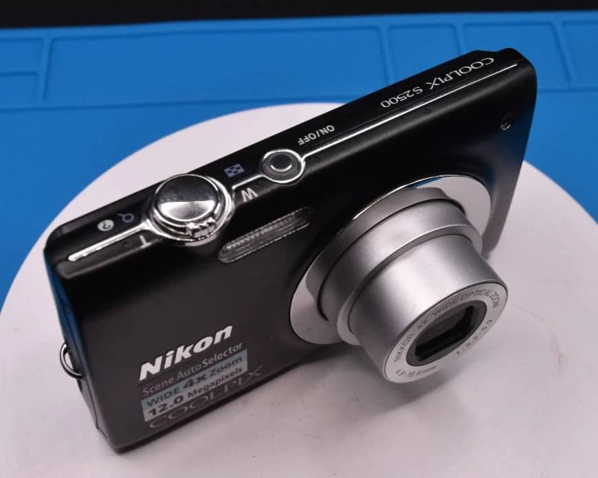Nikon COOLPIX 2500 Digital Cameras Silver Used - Good Body Only