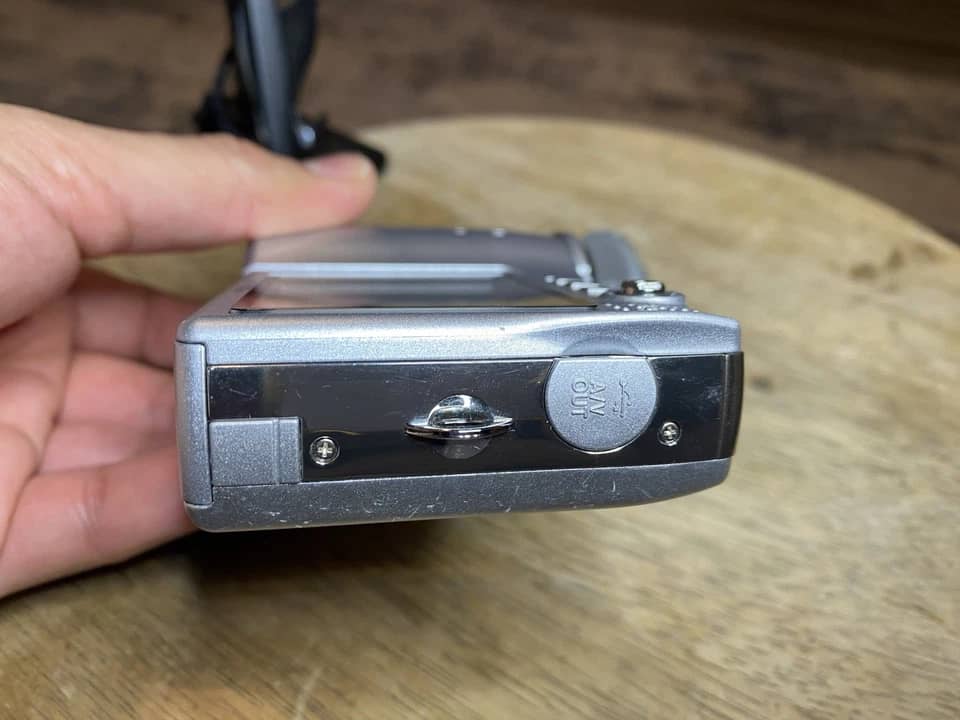Nikon COOLPIX S10 Digital Cameras Silver New Body Only