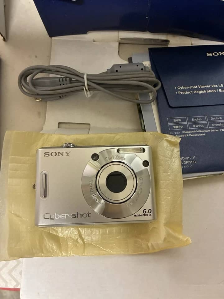 Sony Cyber-shot DSC-W30 Digital Cameras Silver New Body Only