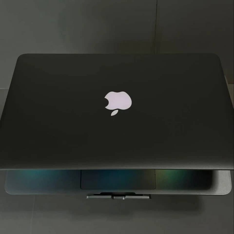 Apple MacBook Pro 13-inch 2020 Computers 4TB 16GB For parts or not working