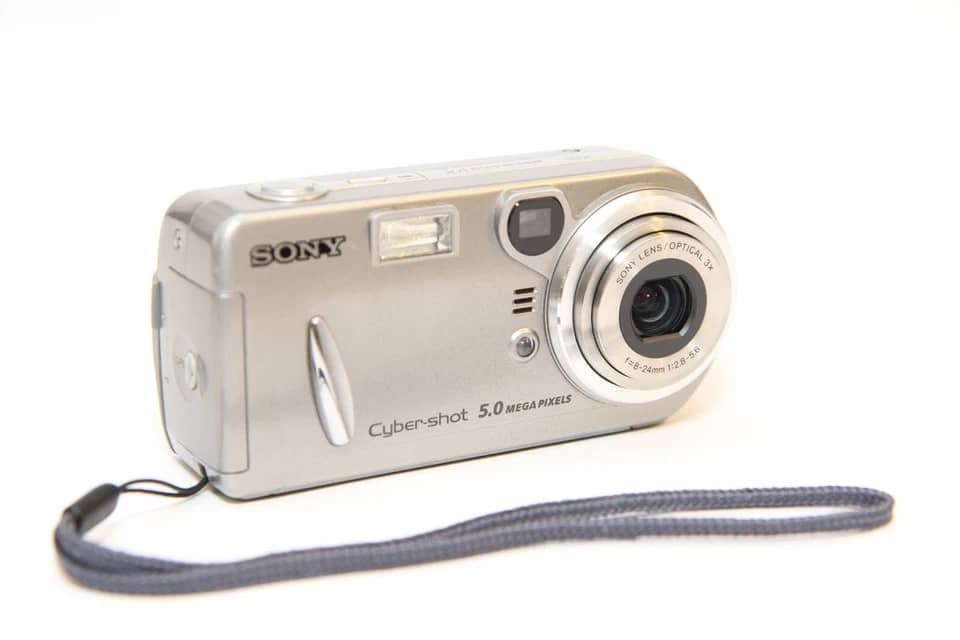 Sony Cyber-shot DSC-P92 Digital Cameras Silver Open-Box Excellent Body Only