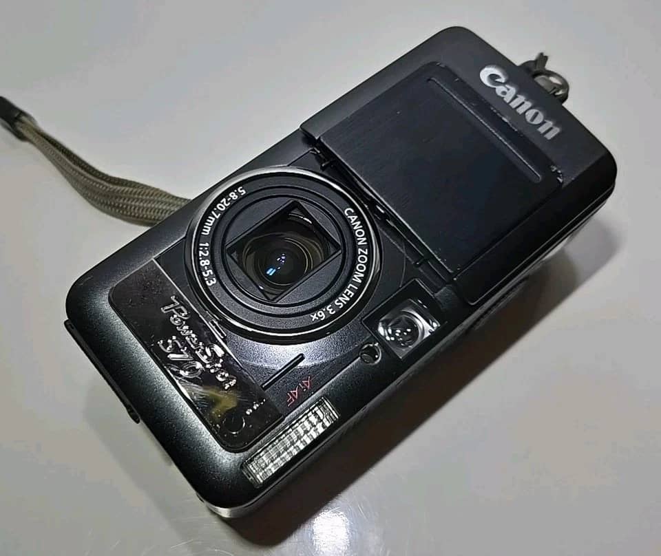 Canon PowerShot S70 Digital Cameras Black New Body Only