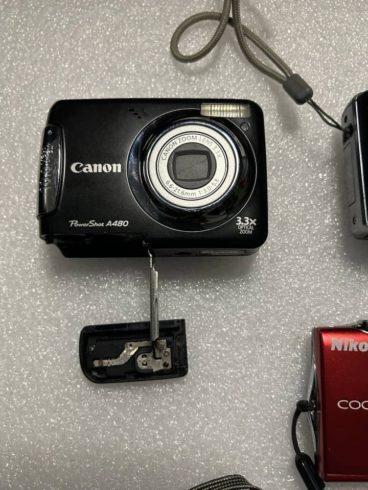 Nikon COOLPIX L11 Digital Cameras Silver New Body Only