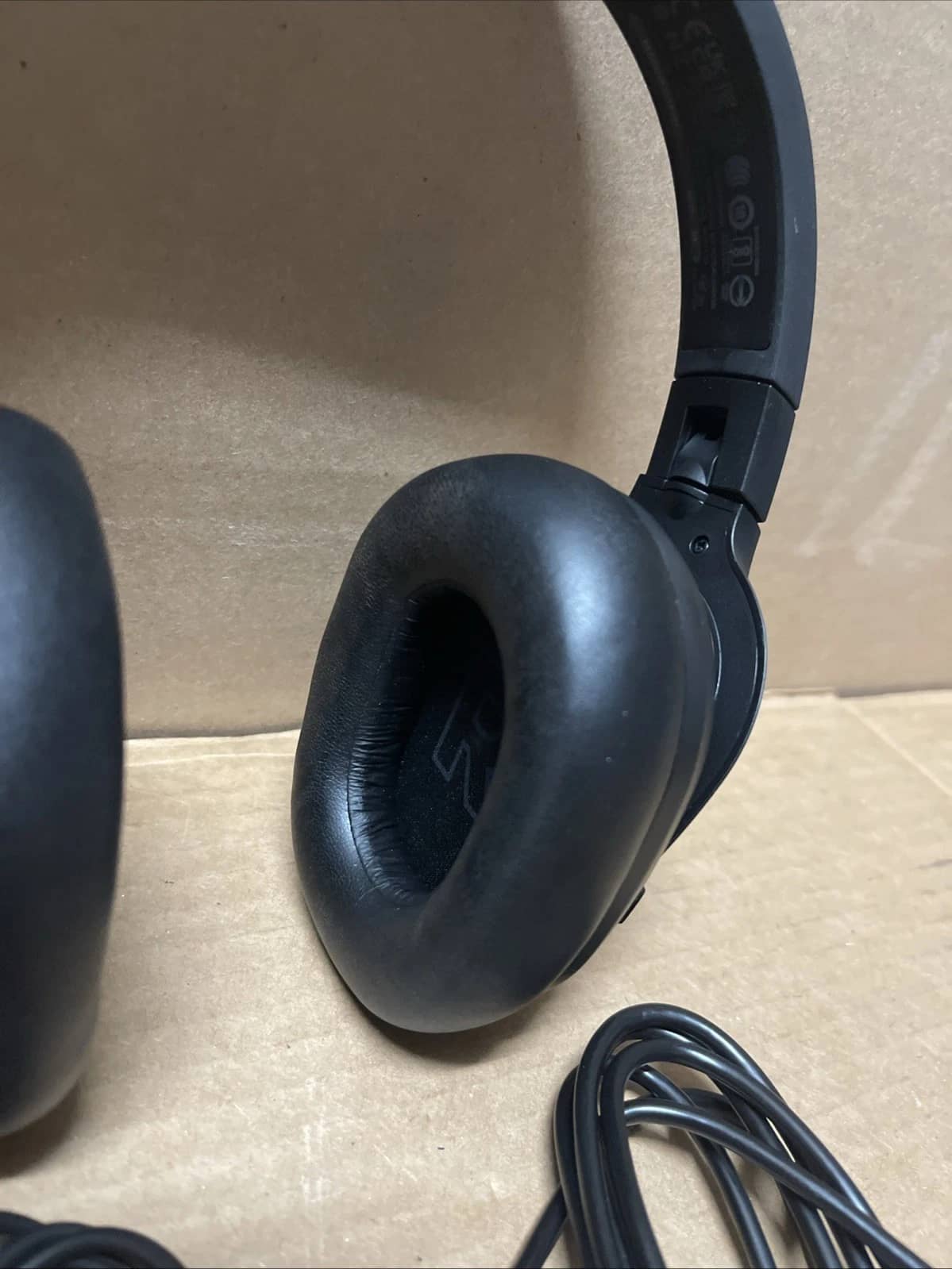 Belkin SoundForm Isolate Headphones & Earbuds Sand New