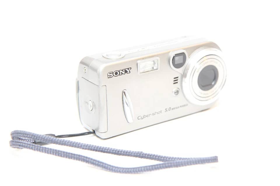 Sony Cyber-shot DSC-P92 Digital Cameras Silver Open-Box Excellent Body Only