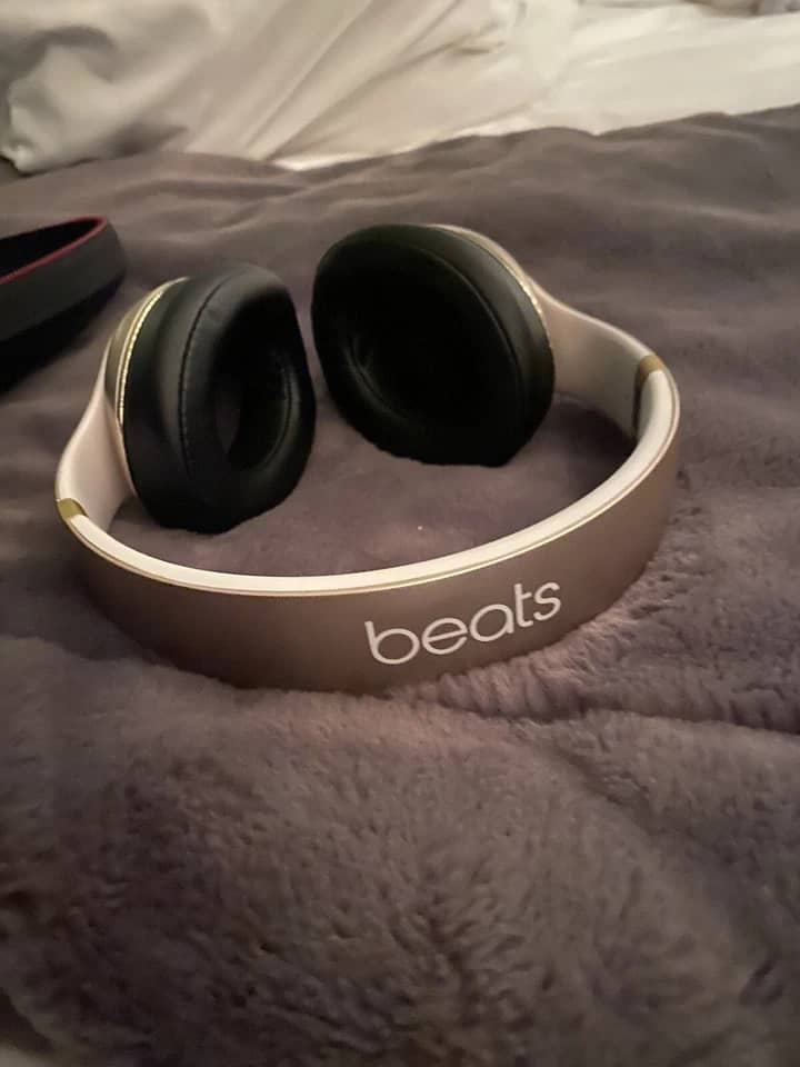 Beats Studio 2 Wireless Headphones & Earbuds 