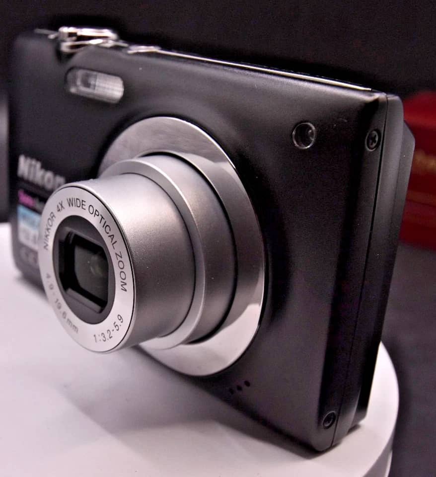 Nikon COOLPIX 2500 Digital Cameras Silver Used - Good Body Only