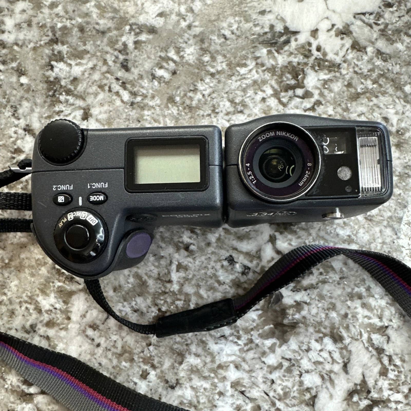 Nikon COOLPIX 990 Digital Cameras Black Used - Good Body Only