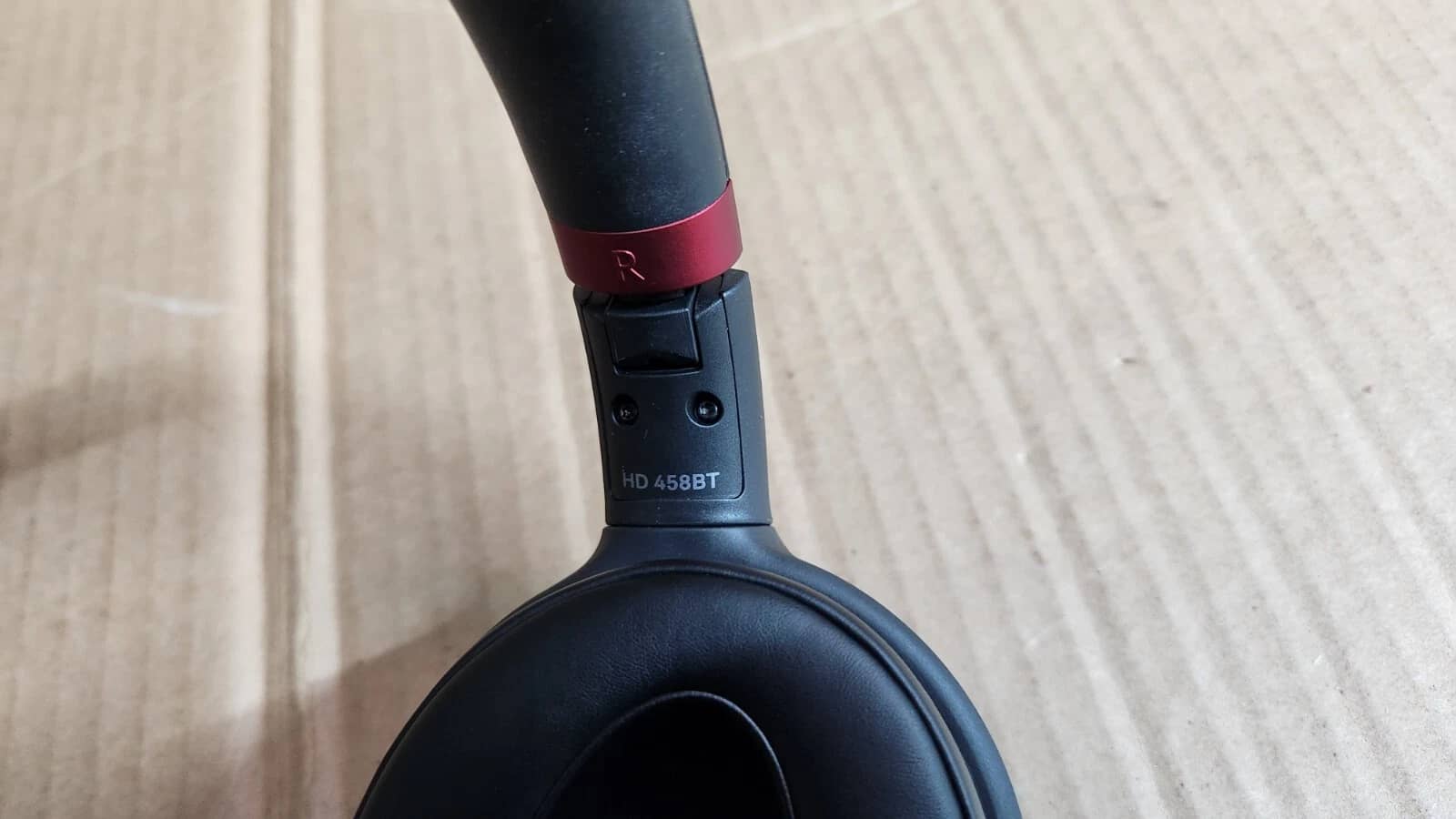 Sennheiser HD 458BT Headphones & Earbuds Black New
