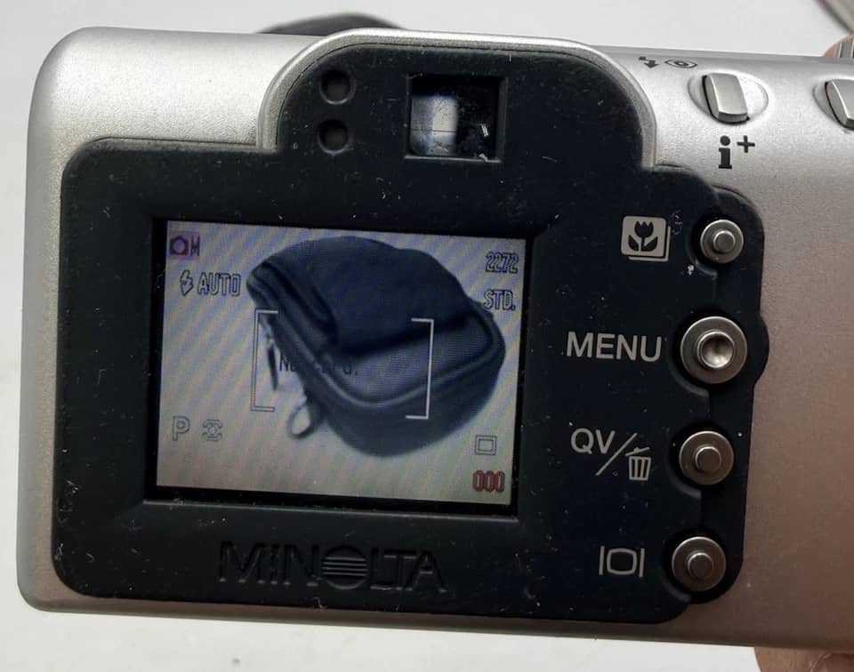 Minolta DiMAGE F100 Digital Cameras
