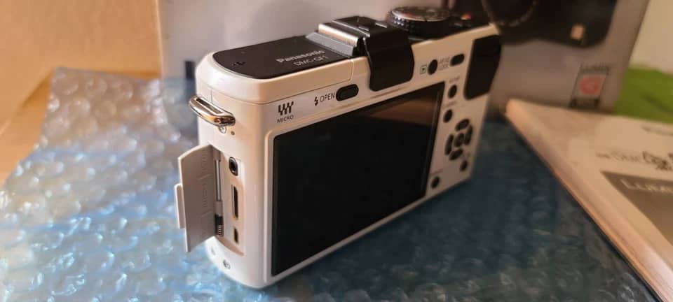 Panasonic LUMIX GF1 Digital Cameras Black New Body Only