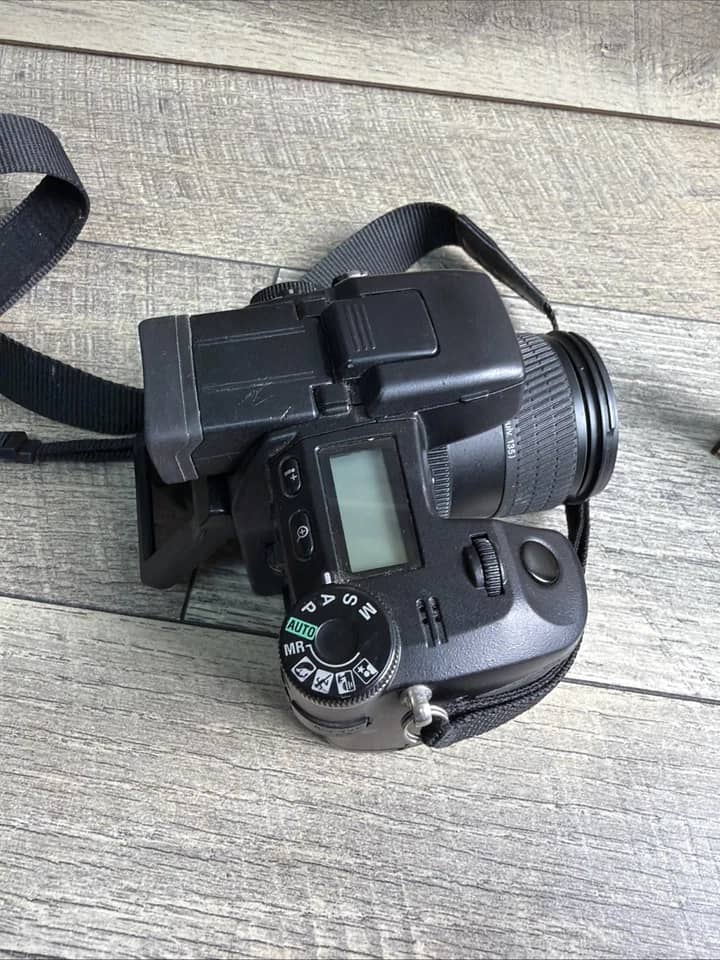 Minolta DiMAGE A1 Digital Cameras Black For parts or not working