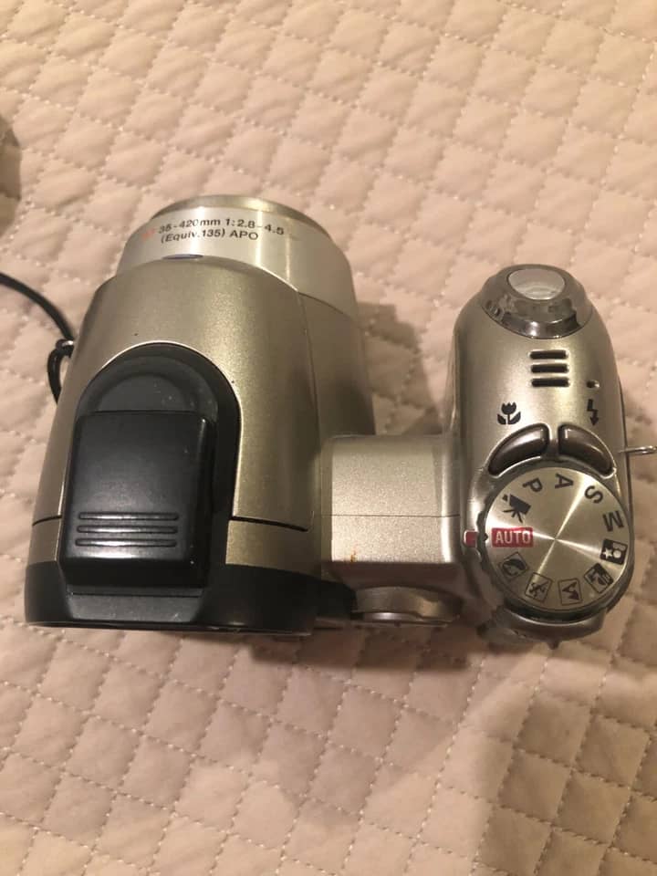 Minolta DiMAGE Z6 Digital Cameras