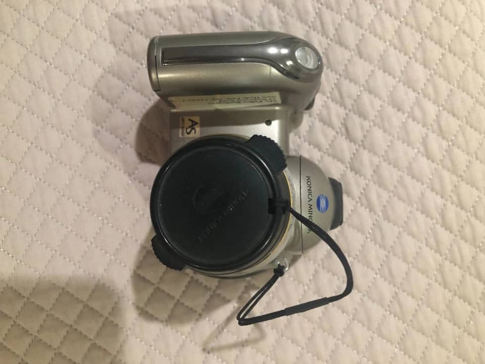 Minolta DiMAGE Z6 Digital Cameras