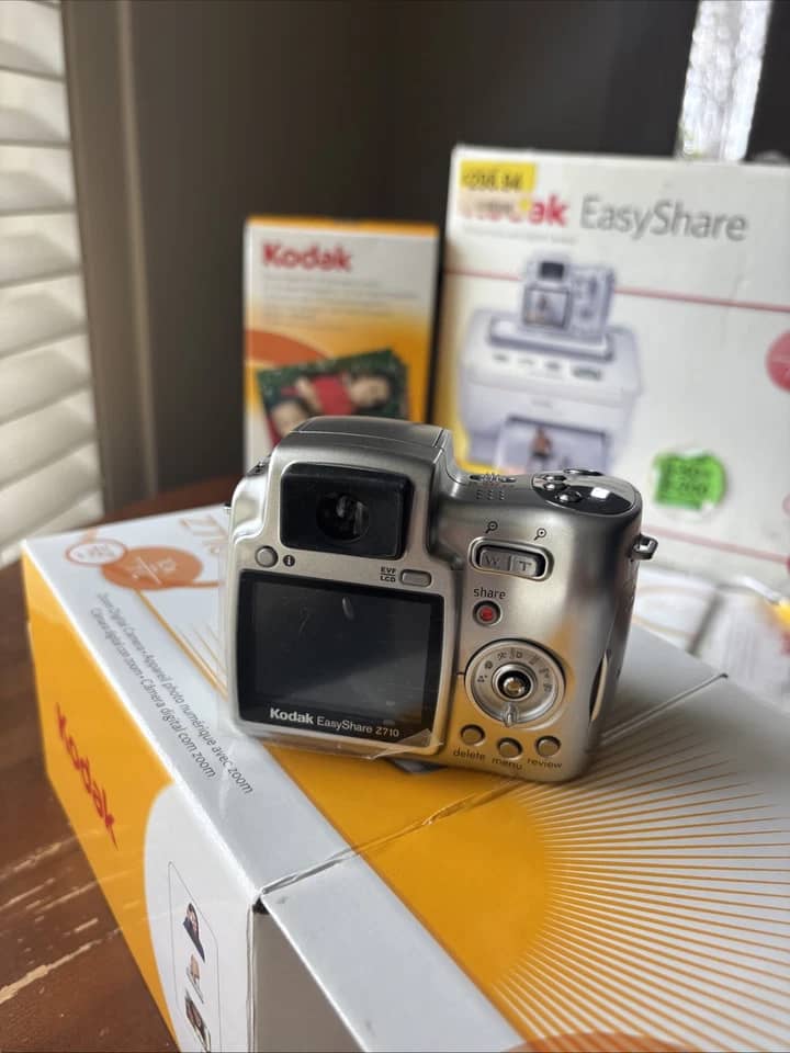 Kodak EasyShare Z712 Digital Cameras Black Used - Good Body Only