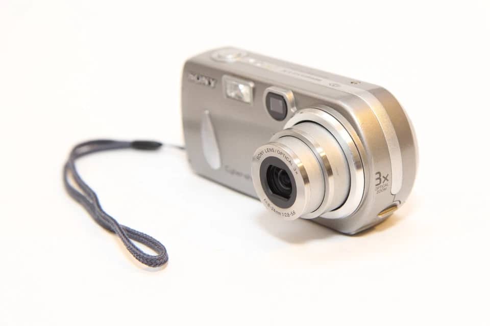 Sony Cyber-shot DSC-P92 Digital Cameras Silver Open-Box Excellent Body Only