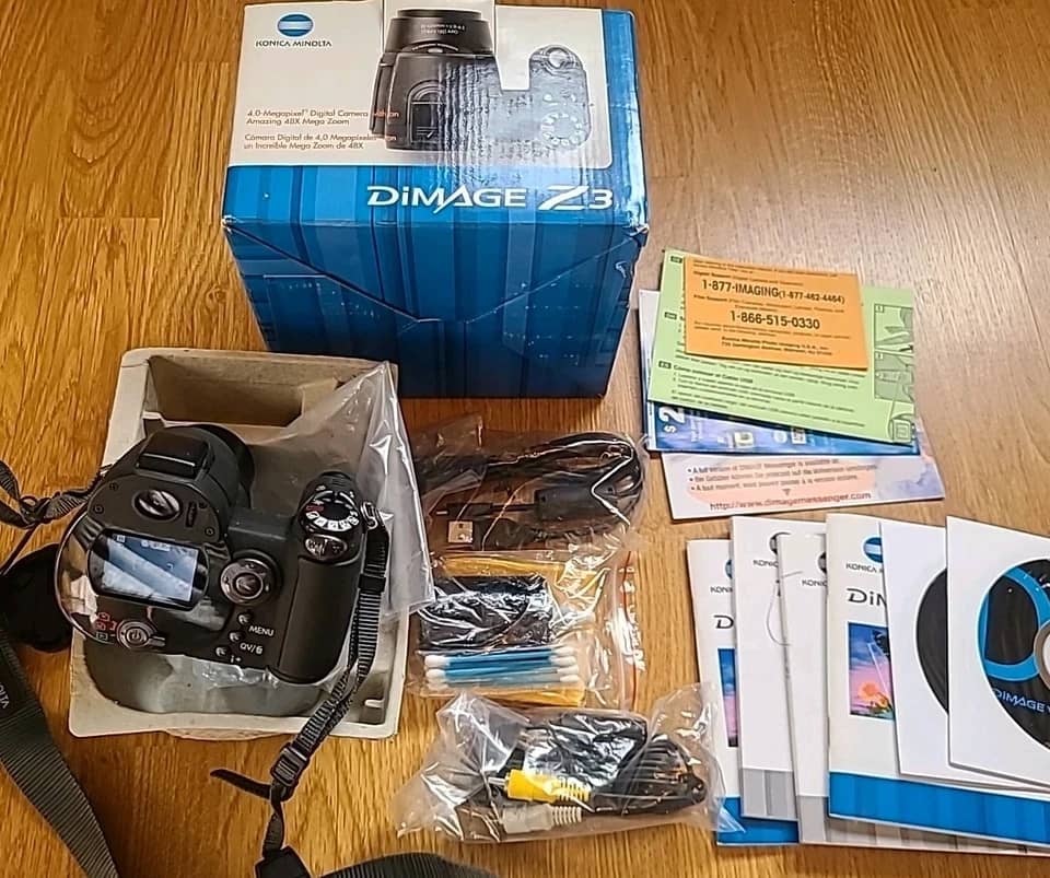 Minolta DiMAGE Z3 Digital Cameras