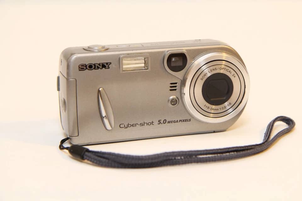Sony Cyber-shot DSC-P92 Digital Cameras Silver Open-Box Excellent Body Only