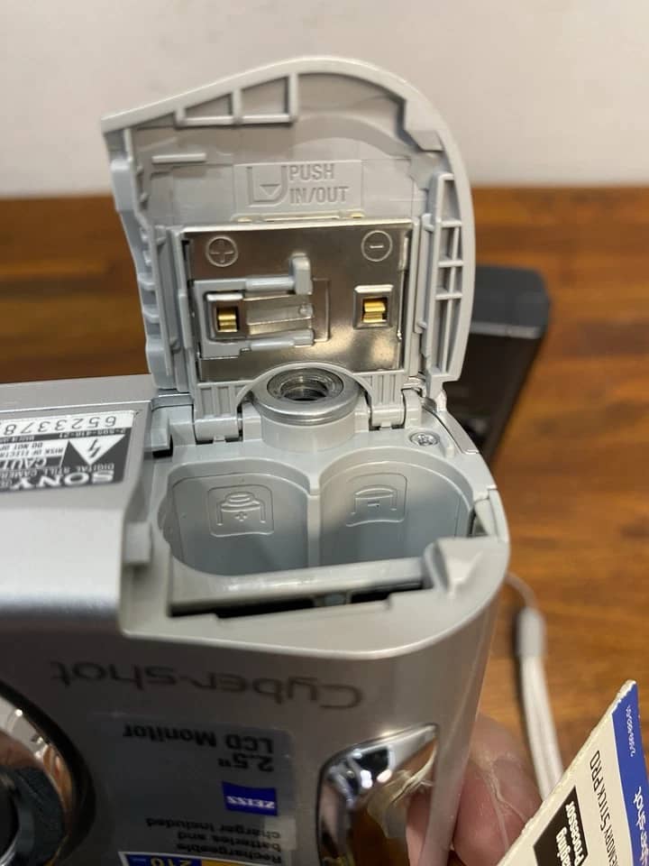 Sony Cyber-shot DSC-S90 Digital Cameras Silver New Body Only