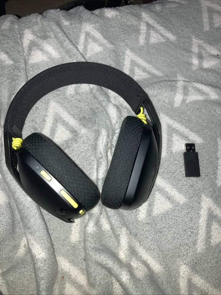 Logitech G435 Headphones & Earbuds 