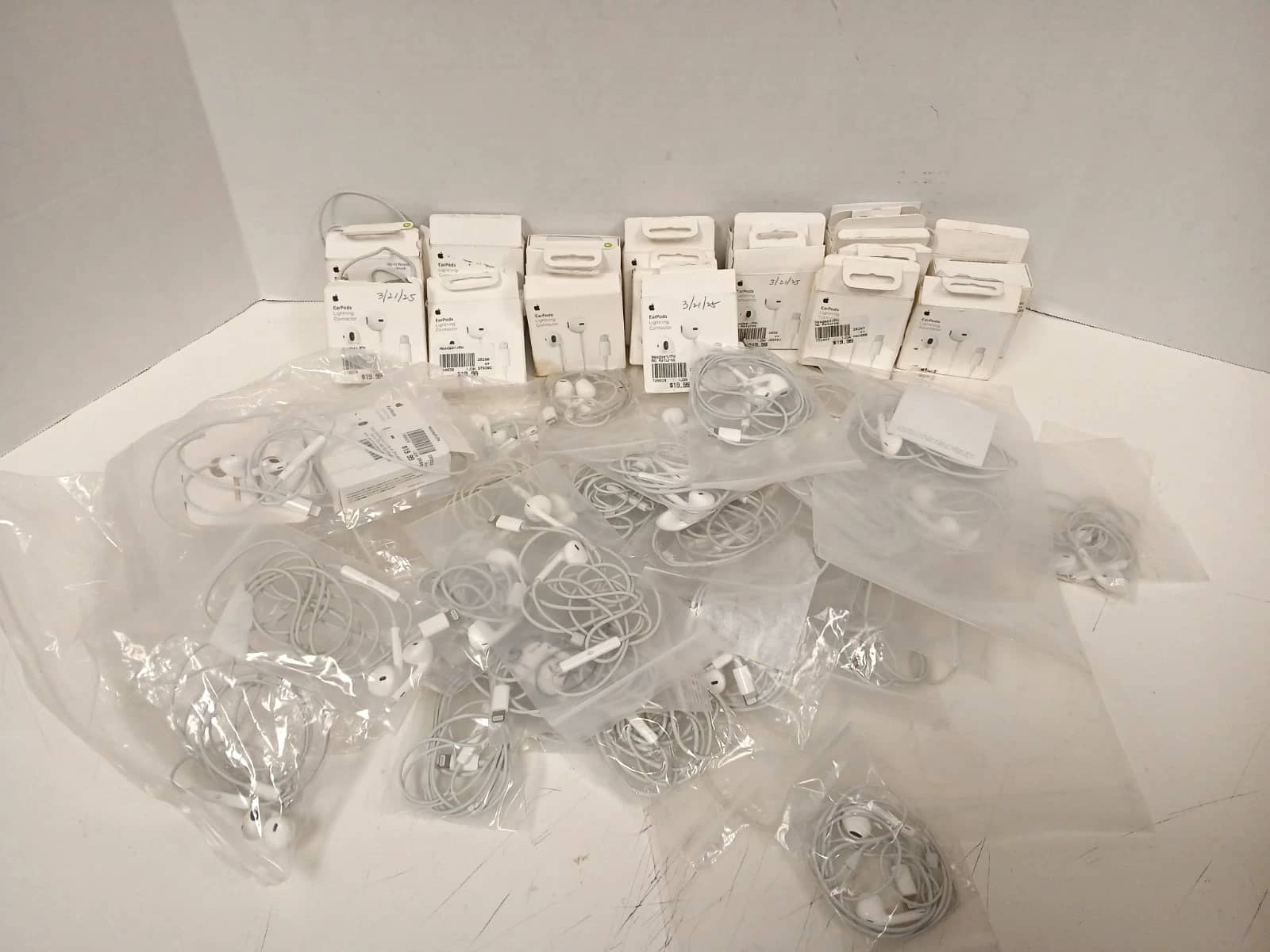 Apple EarPods Headphones & Earbuds White New