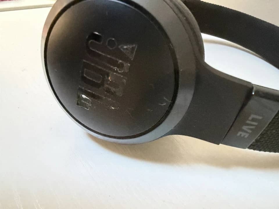 JBL Live 400BT Headphones & Earbuds 