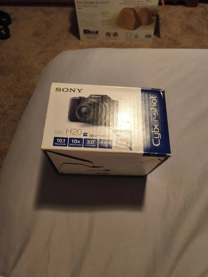 Sony Cyber-shot DSC-H20 Digital Cameras Black New Body Only