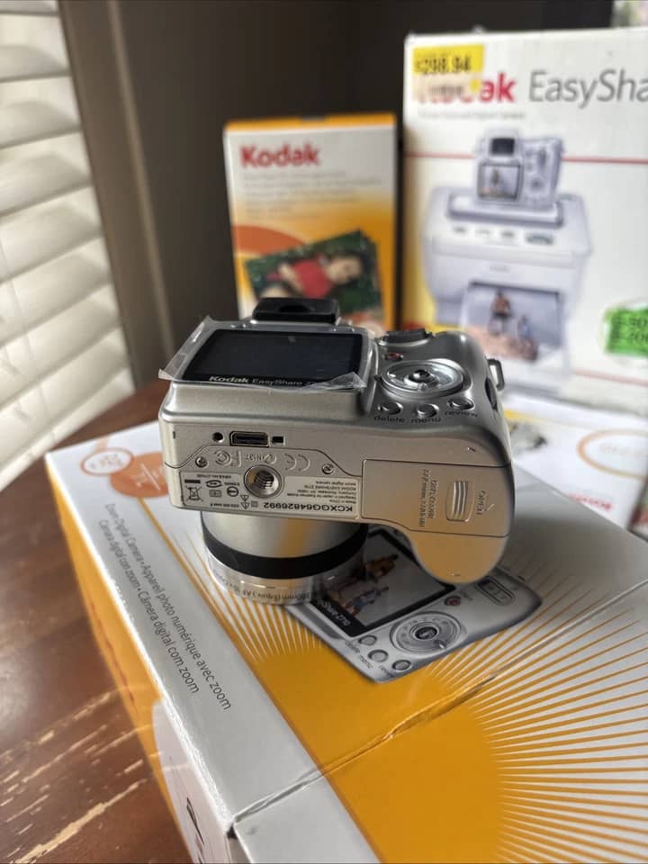 Kodak EasyShare Z712 Digital Cameras Black Used - Good Body Only
