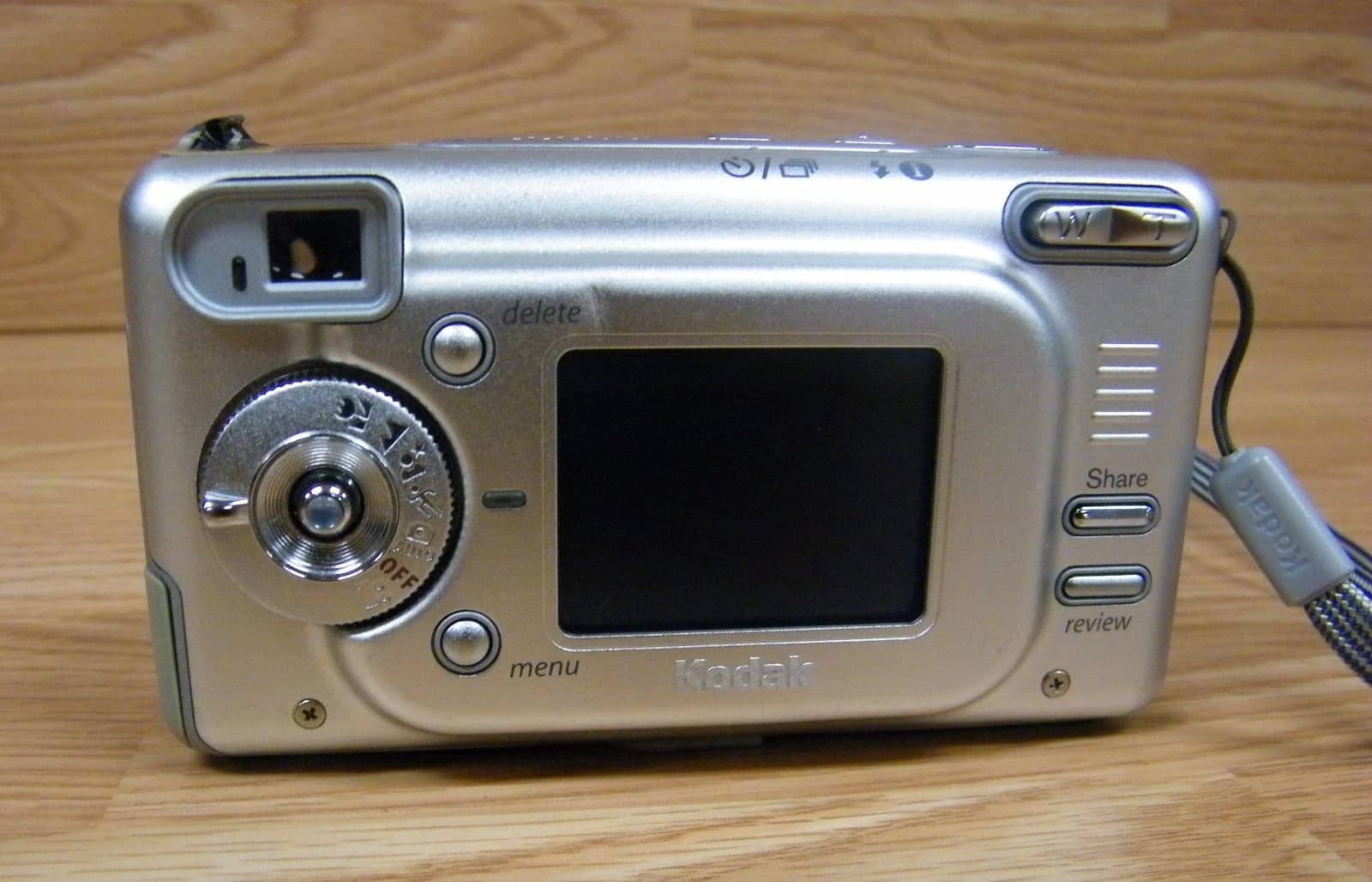 Kodak LS443 Digital Cameras Silver For parts or not working Body Only