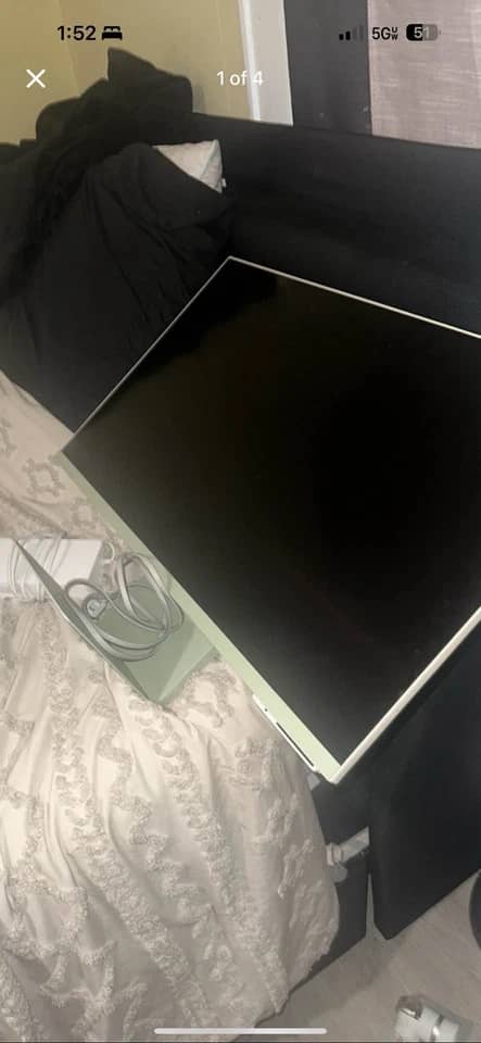 Samsung M8 Monitors