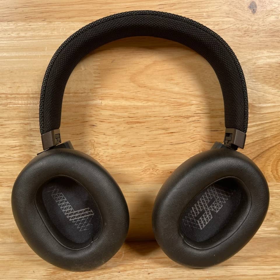 JBL Live 650BTNC Headphones & Earbuds 