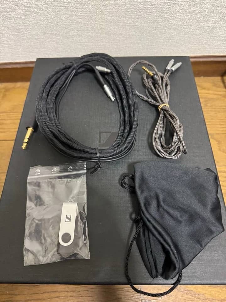Sennheiser H800 Headphones & Earbuds 