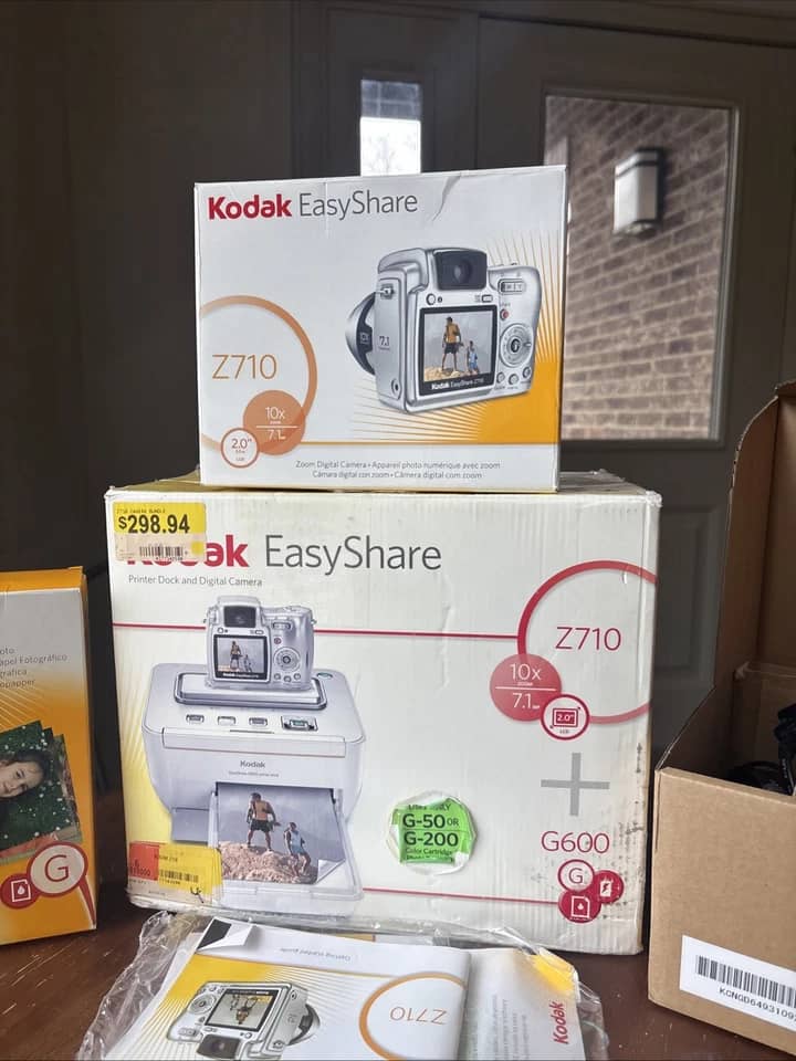Kodak EasyShare Z712 Digital Cameras Black Used - Good Body Only
