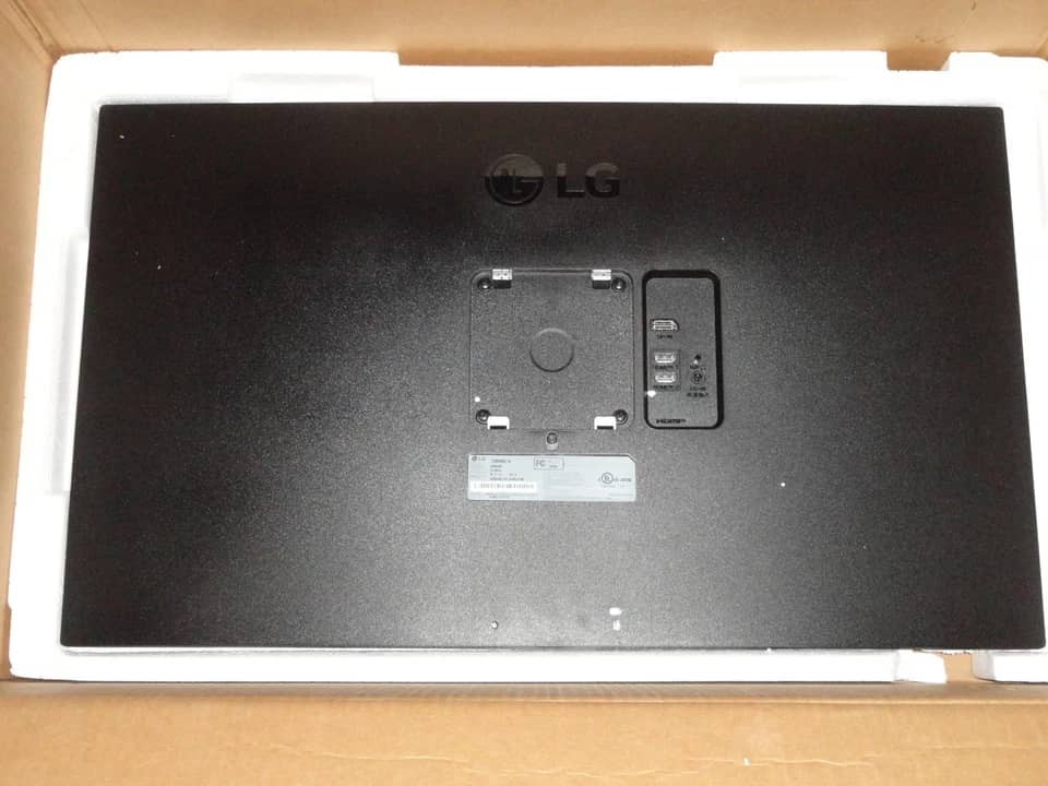 LG 32BN50U Monitors