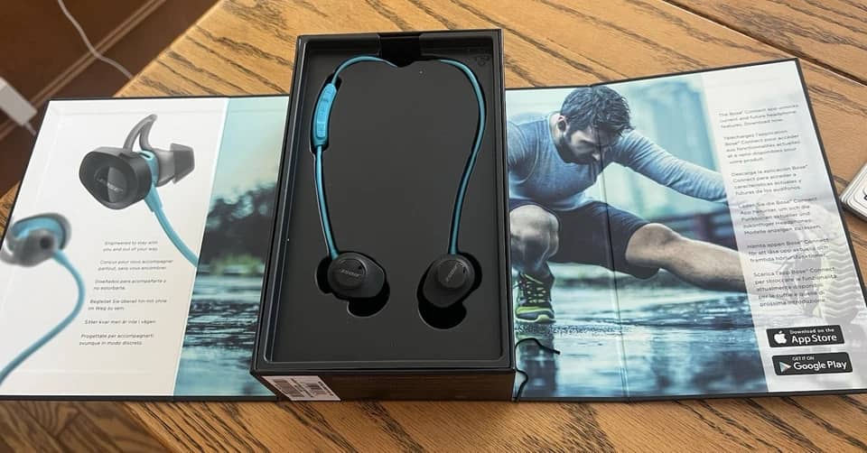 Bose SoundSport Pulse Headphones & Earbuds Red Open-Box Excellent